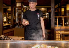 Grinning Teppanyaki Chef Clearly Has Something Clever Planned For Onion