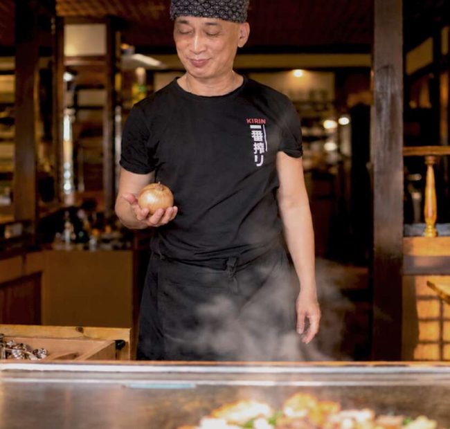Grinning Teppanyaki Chef Clearly Has Something Clever Planned For Onion