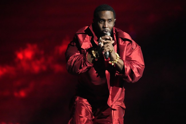 If You're Diddy and You Know It, Grease Some Palms! 8c6e2e 4d73 4477 8618 d2cce7840949