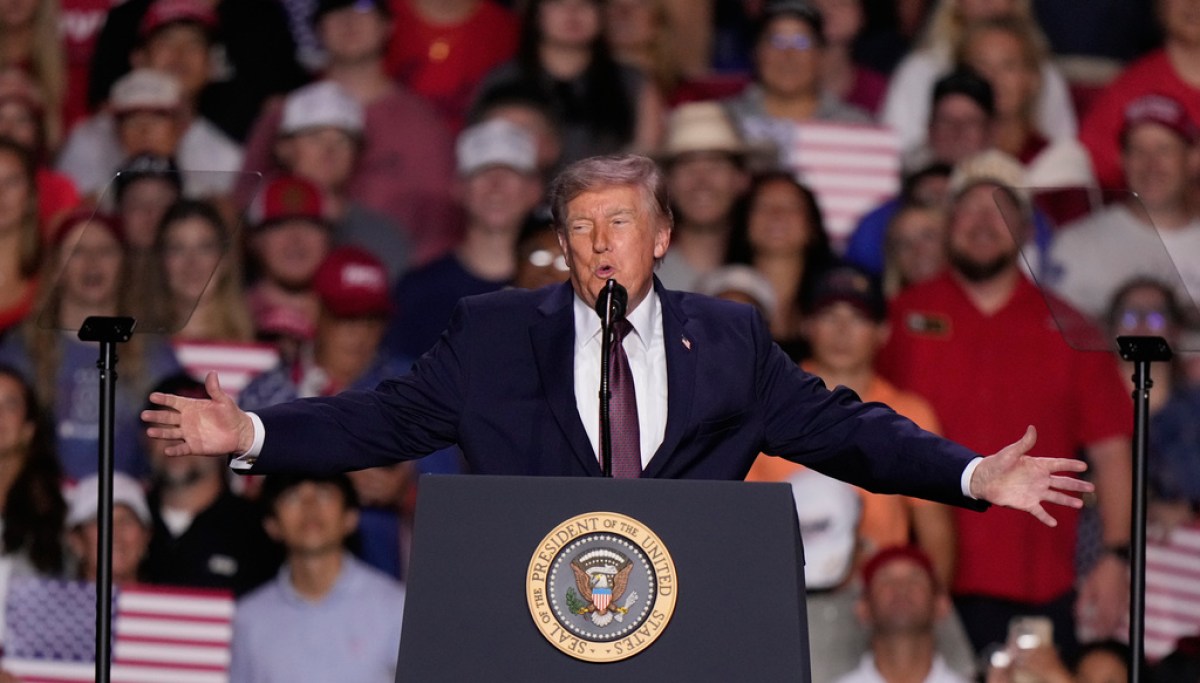 Trump planning a 10-state travel blitz in the midterms’ closing stages — visiting all but one battleground AP26276040489079