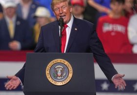 Trump reveals plans for submarine repair center in Cleveland at Ohio rally