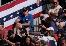 Trump stumps for GOP hopefuls at Arizona midterm rally