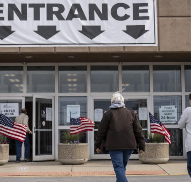 Poll: Democrats slightly lead Republicans on economy heading into midterms