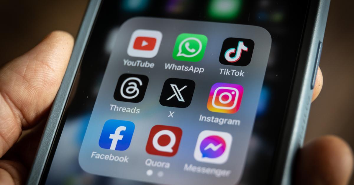 Nearly 60% in US get their news from 4 biggest aggregators, just 2% of stories right-leaning: study GettyImages 1585619138