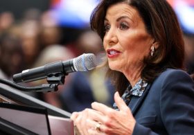Hochul adds New York to Trump admin’s school choice program despite objections from teachers union