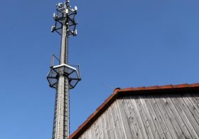 As FCC tries to speed up cell tower construction for AI, critics warn about potential health risks