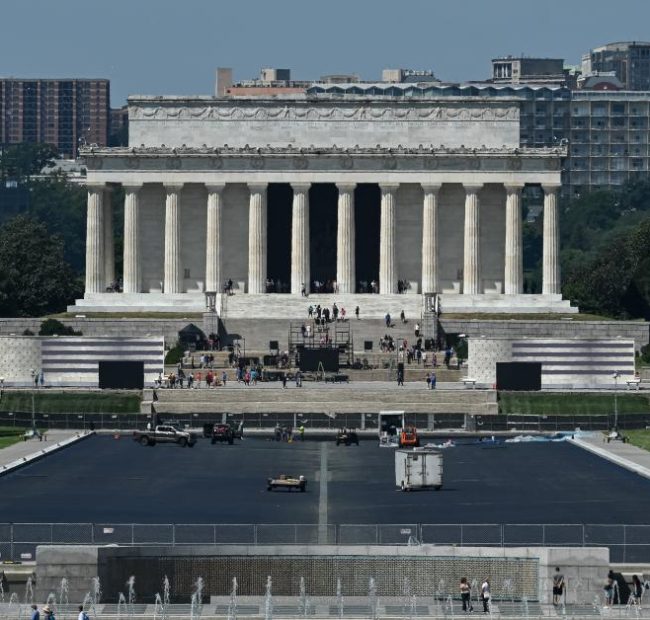 Trump shows off nearly finished Reflecting Pool