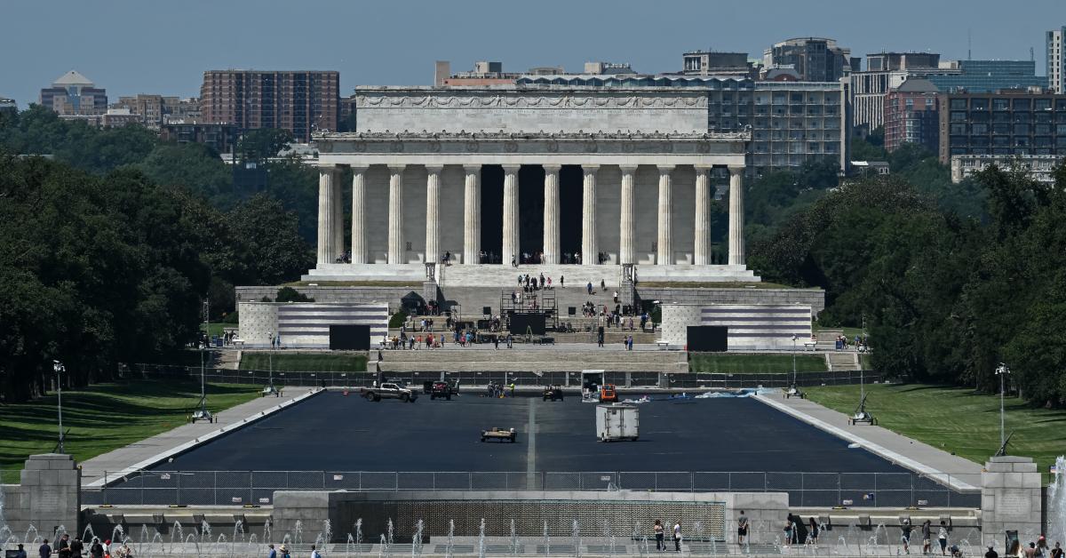 Trump shows off nearly finished Reflecting Pool GettyImages 2291650674 1