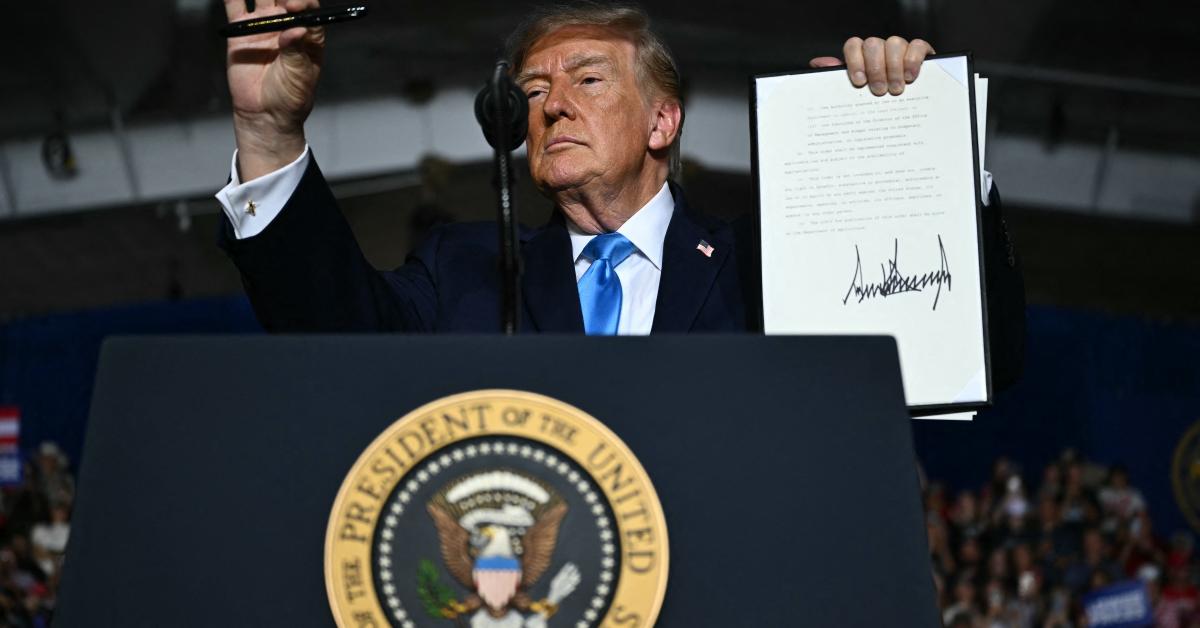 Trump attempts to revive dismissed lawsuit against Clinton: report GettyImages 2298202572 2
