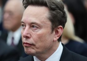 Musk hands Abbott $5M to bolster governor’s campaign in home stretch