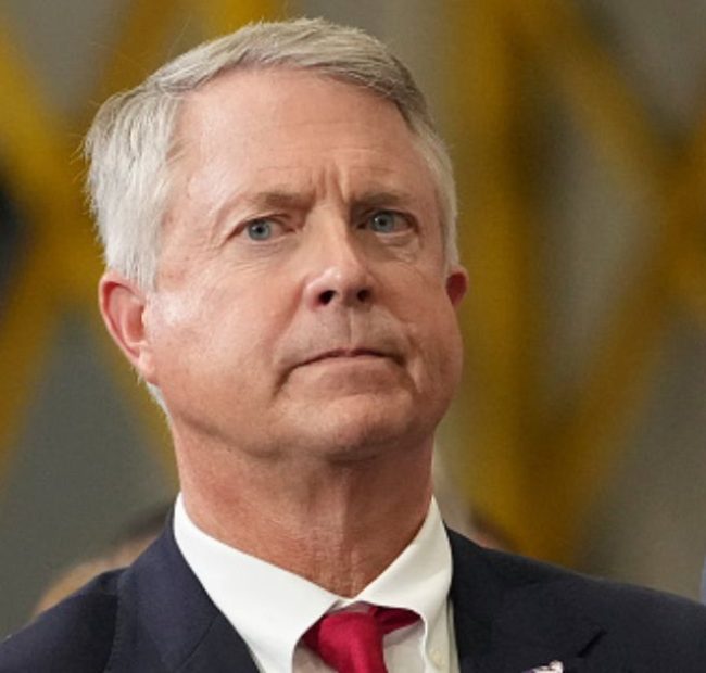 Deep-Red Kansas in Midterms Trouble, Democrat Ties with Republican Incumbent: Poll