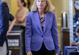 GOP Sen. Murkowski endorses Democrat in Alaska’s governor’s race, says he’ll be more bipartisan