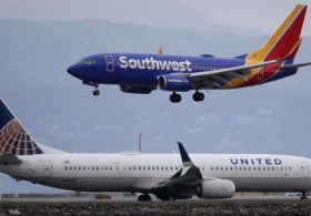 United Airlines again suspends pilot who praised Hamas after Oct. 7, 2023 attack on Israel