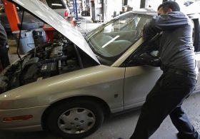 Feel-Good Friday: Man at Auto Shop Overhears a Couple’s Conversation, Decides to Pay It Forward