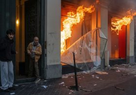 Report: ‘French’ Rioters Singled Out Jewish Shops for Burning While Sparing Muslim Businesses