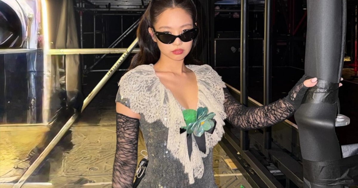 BLACKPINK's Jennie Joins The Weeknd Onstage in Korea for 'One Of The Girls' Performance [WATCH] blackpink jennie