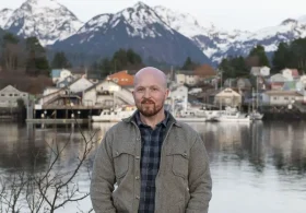 Republican Sen. Murkowski Endorses Democrat for Alaska Governor