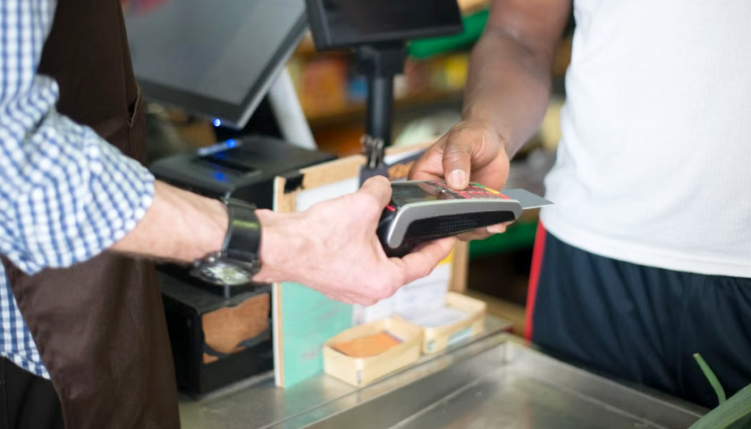 Young Americans Lead Credit Card Spending Surge as Cost of Living Squeezes Paychecks credit