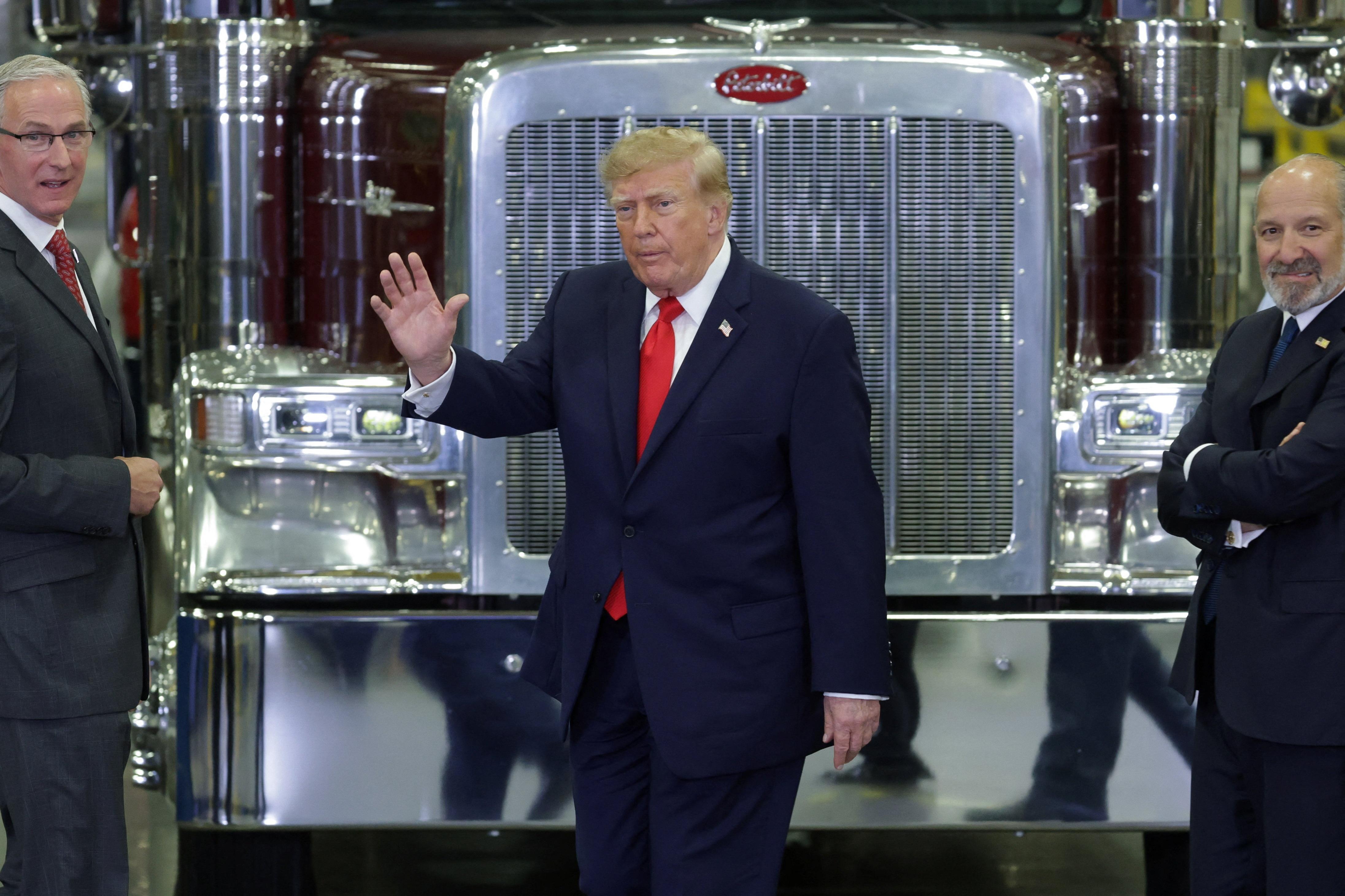 Trump trucks to Texas to tout ‘pain in the a–‘ Ken Paxton, economic wins crop 41095266 6ca3e4