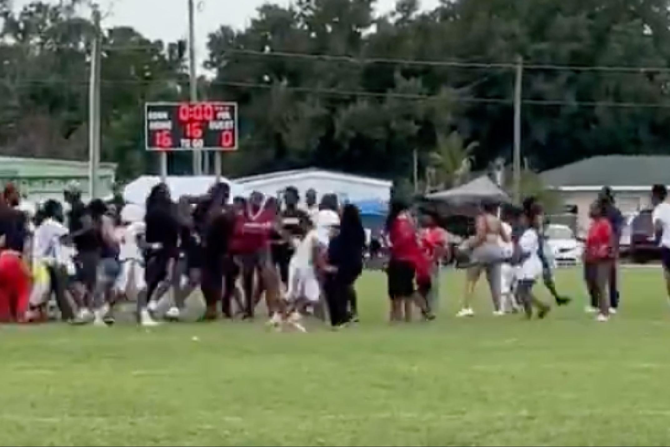 Florida kids football game descends into all-out brawl as cops probe illegal betting crop 41343191