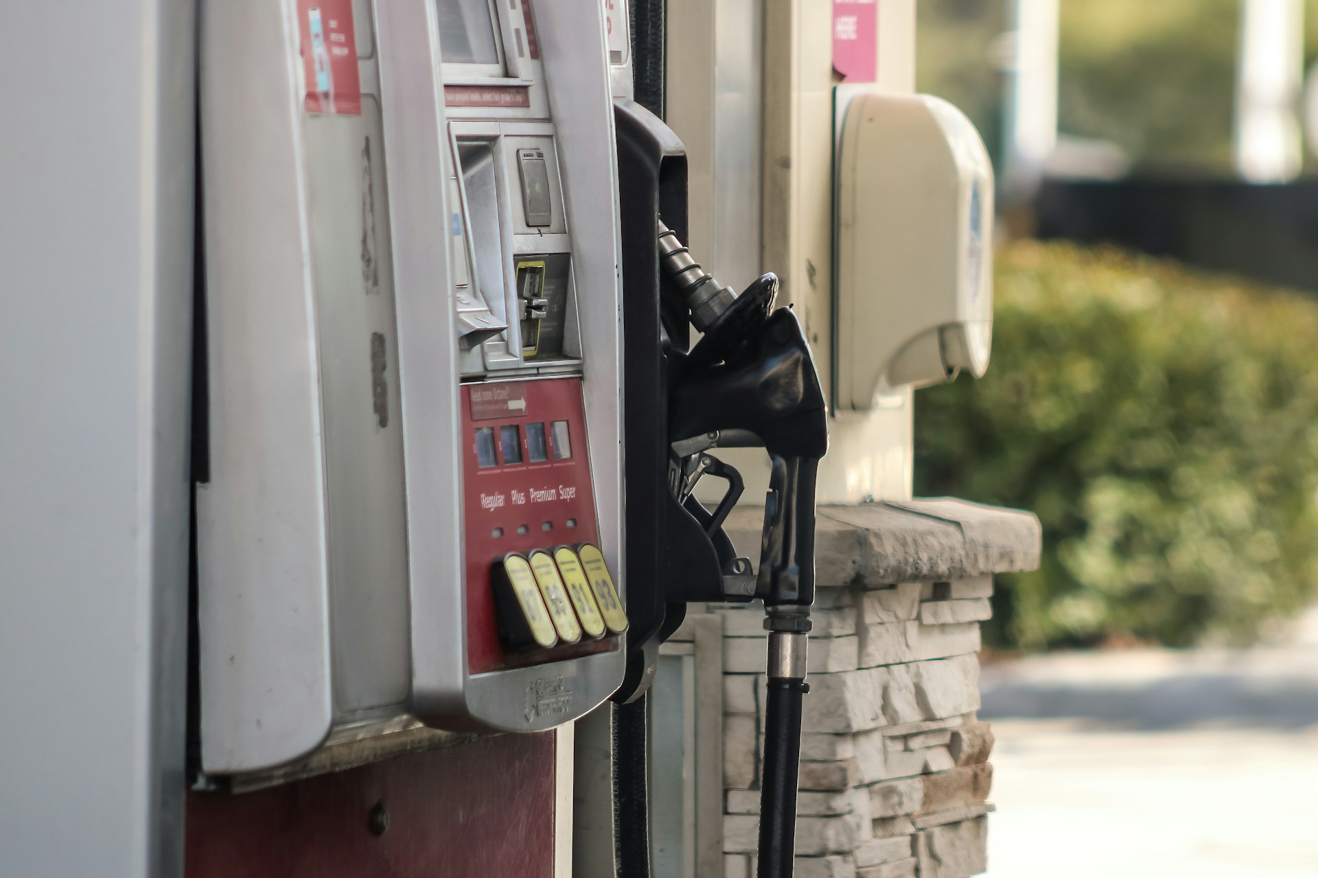 The Auto Industry Can Plan for $4 Gas; It Can’t Plan for Shifting Trade Rules dawn mcdonald lBP2muAsD94 unsplash