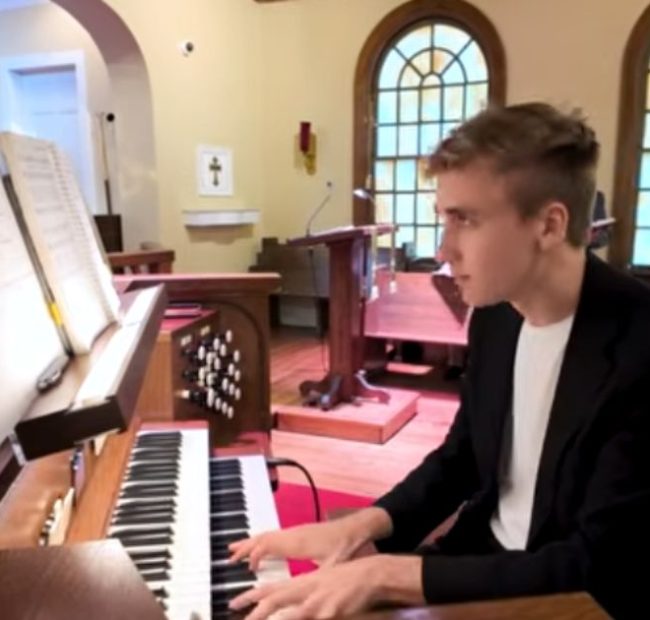 Famous European Organist Blown Away When Tiny Georgia Church Attendees Begin Belting Out Lyrics