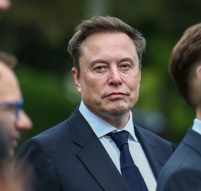 Elon Musk’s Starlink Set to Become a ‘Major Mobile Carrier’ After Unlocking ‘The Last Critical Piece of the Spectrum Puzzle’
