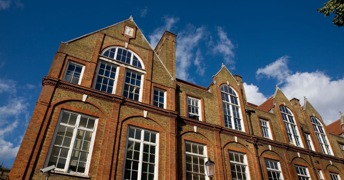 160 UK Schools Evacuated Over 'Allah Akbar' Threat eature Image 2026 10 19T211003843