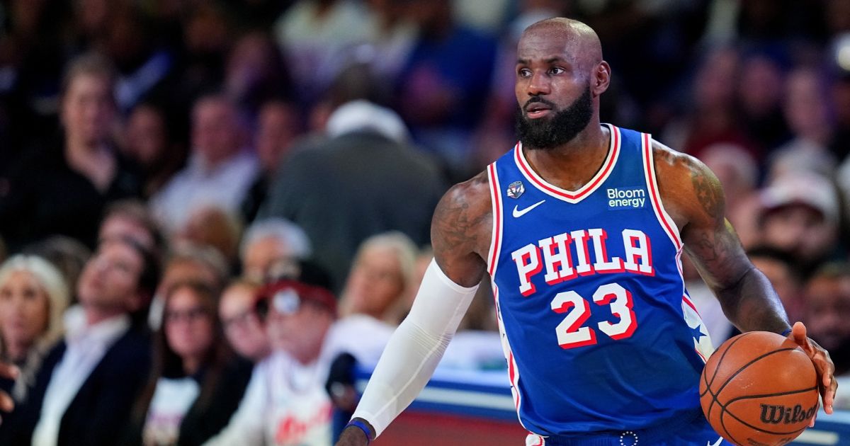 LeBron James Brushes Off Trump Criticizing His Disrespectful National Anthem Antics eature Image 2026 10 23T121959034
