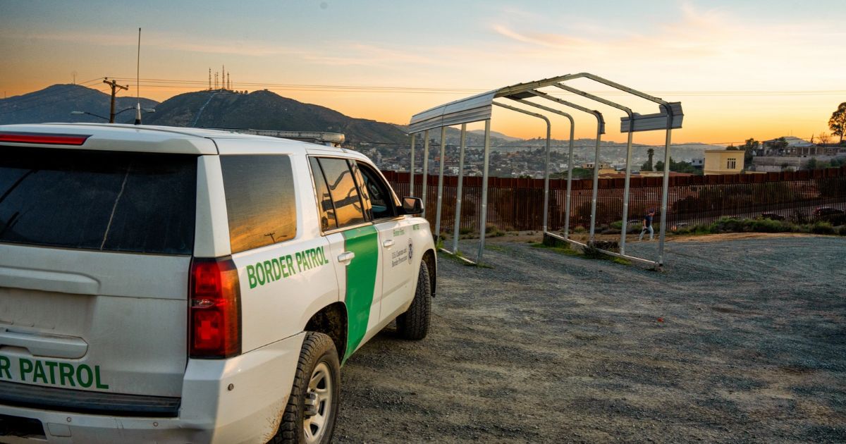 DHS Testing Nonlethal Device That Causes 'Irresistible Urge to Run' for Use at Border eature Image 2026 10 23T230740139