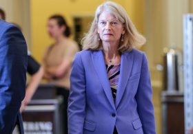 RINO Lisa Murkowski Crosses Party Lines to Endorse Democrat for Alaska Governor