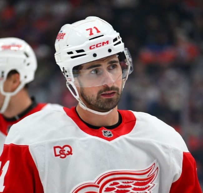 NHL Standoff Between Ex-Captain and Team Gets Ugly: ‘Suspend Without Pay. Do Not Give In.’