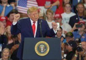 Trump’s Midterm Rally Tour Sparks a Major Warning for Democrats