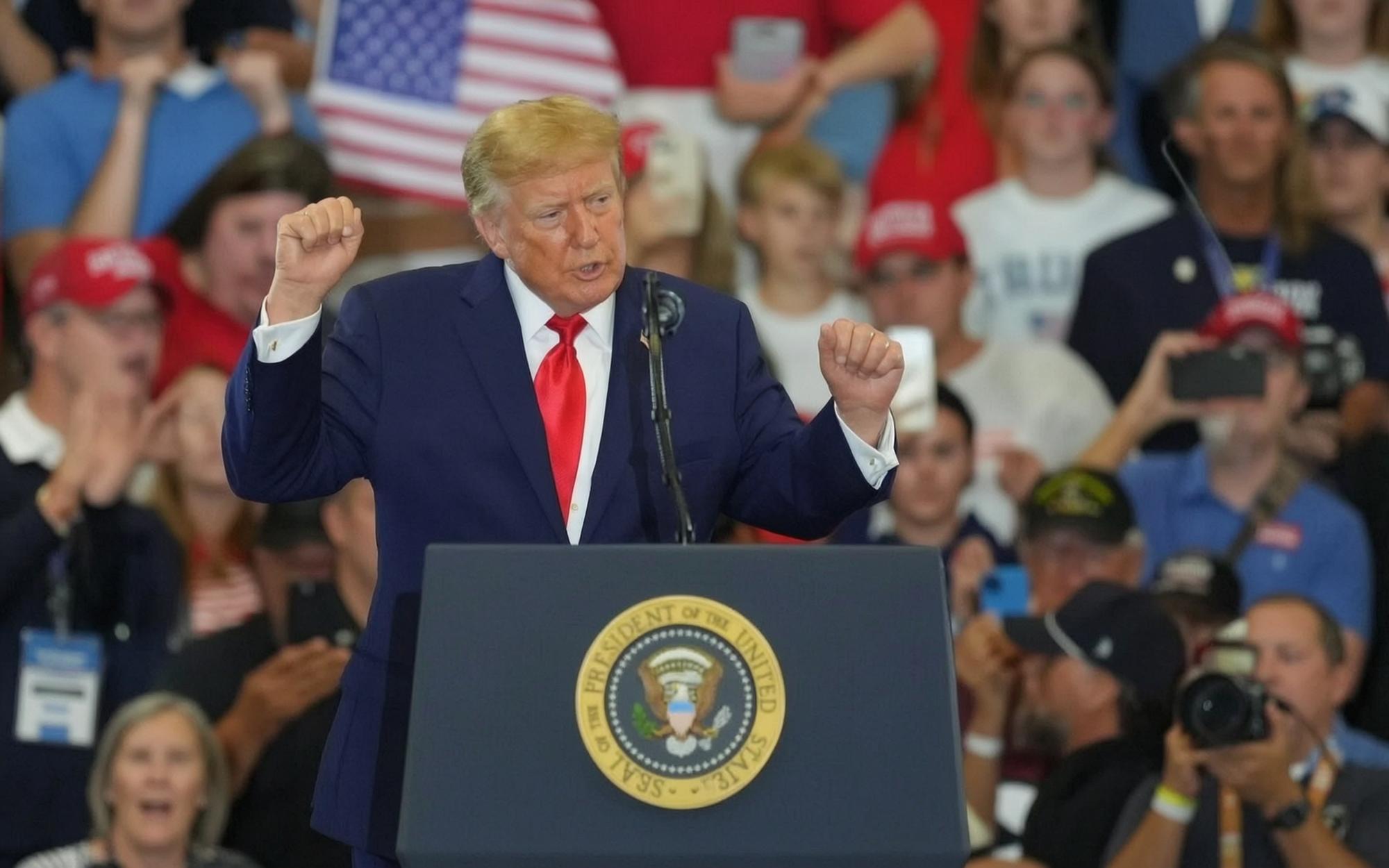 Trump’s Midterm Rally Tour Sparks a Major Warning for Democrats ecc0b2
