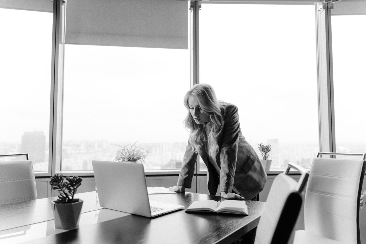 Even Girlbosses Can’t Stand The Office Environments Feminism Built erence Room