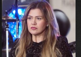 Kelly Clarkson Gets Worst Backup Possible as Loathed Star Kathy Griffin Comes to Her Defense in Insane Feud with Small Shop Owner