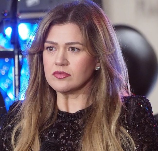 Kelly Clarkson Gets Worst Backup Possible as Loathed Star Kathy Griffin Comes to Her Defense in Insane Feud with Small Shop Owner