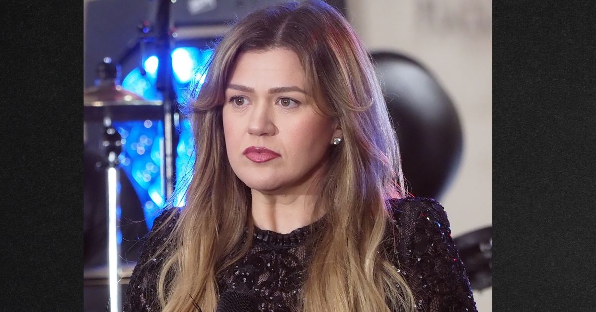 Kelly Clarkson Gets Worst Backup Possible as Loathed Star Kathy Griffin Comes to Her Defense in Insane Feud with Small Shop Owner eud