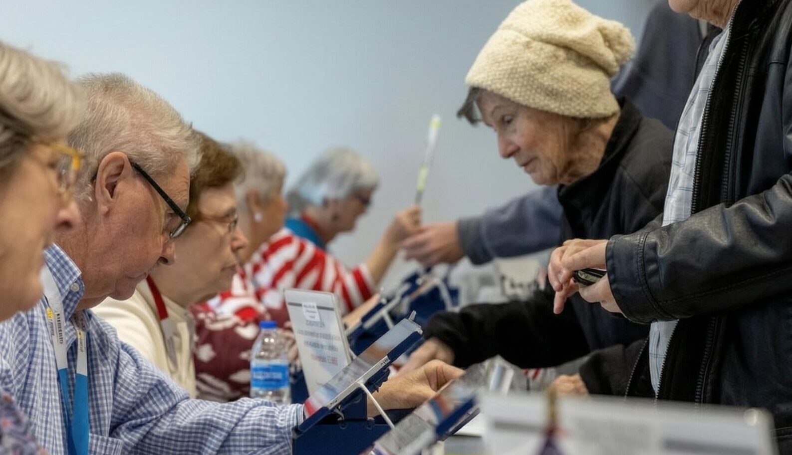 Early Voting Explodes Across Crucial Battlegrounds Before Midterms ezette 6ad5dd4cbb426 e1792419597102