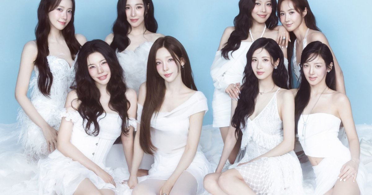 Girls' Generation Unveils All Eight Members in 2027 Season's Greetings Teasers Ahead of 20th Anniversary girls generation