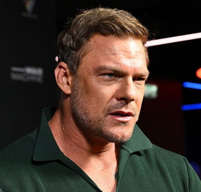 Thousands of Theaters Purge Woke ‘Reacher’ Star Alan Ritchson’s New Movie as Bomb Becomes Official