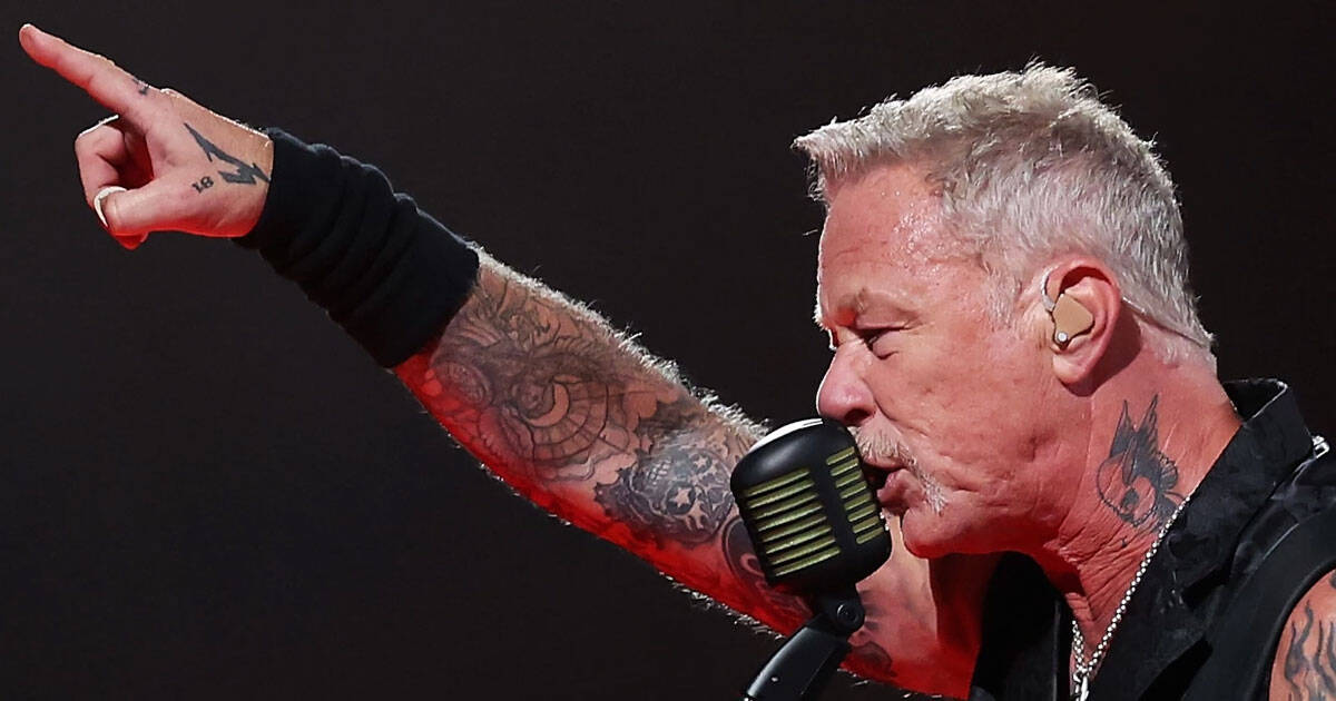 Crowd Roars as Metallica Frontman Blasts Liberal Artists for Lecturing Fans on Politics iled metalica liberal celebrities