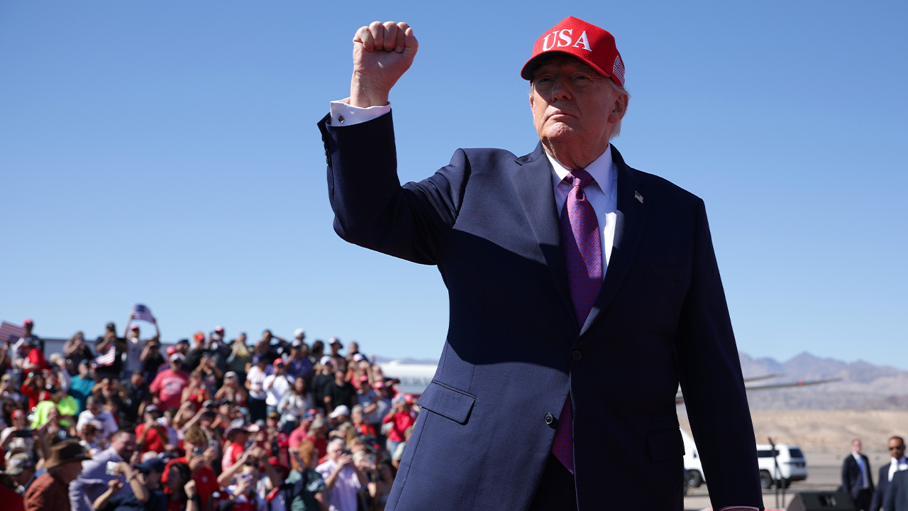 Trump torches Democrats at Arizona rally, warns they will ‘destroy our country’ ahead of midterms ist arizona midterm rally
