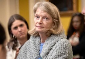 Murkowski snubs Trump-backed Alaska candidate, endorses Democrat for governor