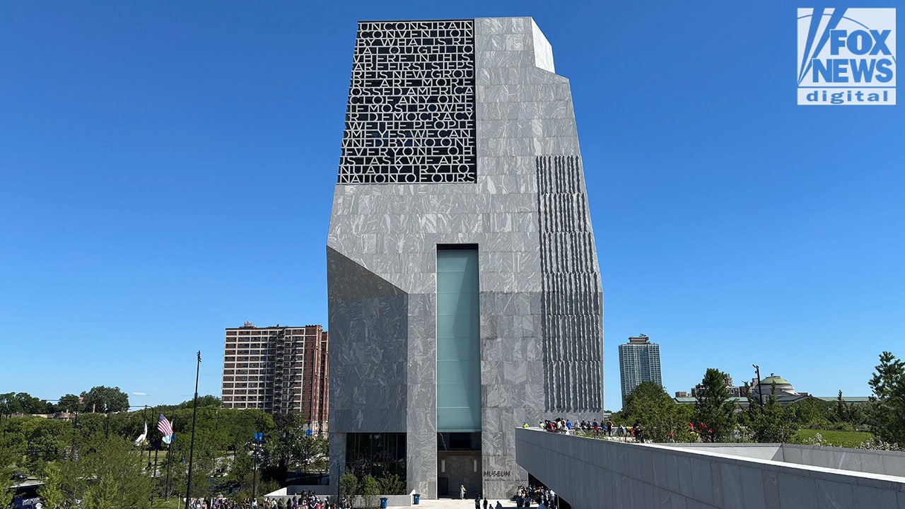 Obama Foundation workers move to unionize over benefits, working conditions months after center opens obama center 3