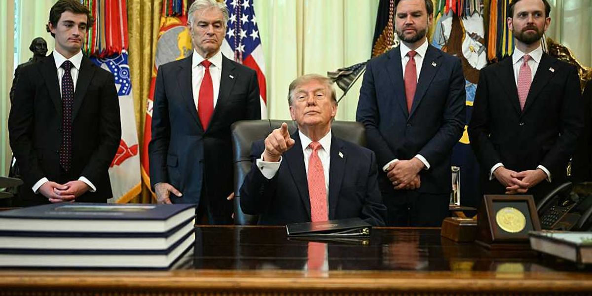 Who wants to be a millionaire? Trump issues nationwide bounty on fraudsters raudsters 1