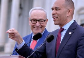 Why experts aren’t sold on Democrats’ polling advantage