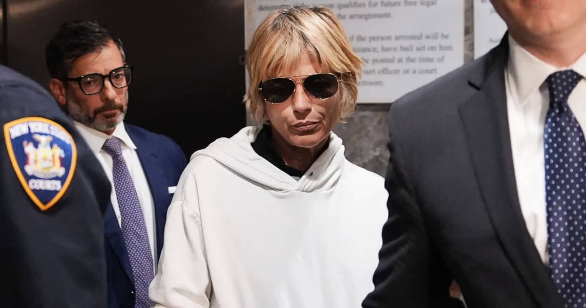 Hollywood Actress Selma Blair Arrested After Attacking Delta Crew, Trying to Open Plane Door Mid-Flight selma blair actress arrested