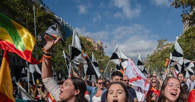 Socialist Pedro Sanchez Booed, Called ‘Son of a B***h ’ During Spain's National Day Parade spain protest 640x335 1
