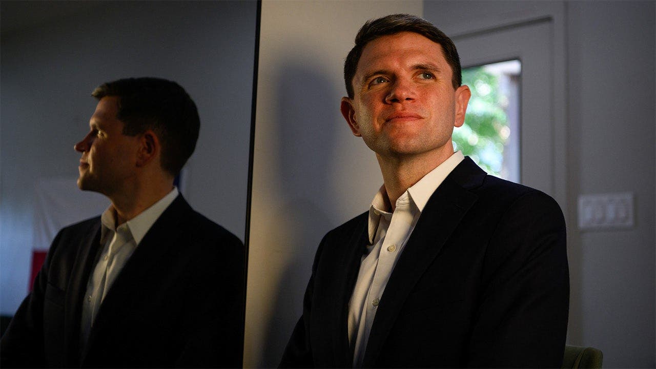 Black civic group blasts Talarico campaign over canceled event: ‘Deeply disappointed’ talarico in the mirror